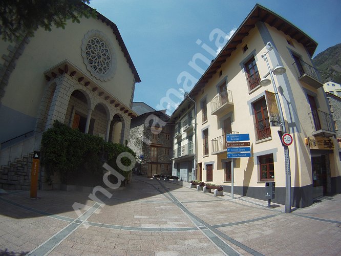 L'entr&eacute;e de l'ancien quartier historique d'Andorre-la-Vieille