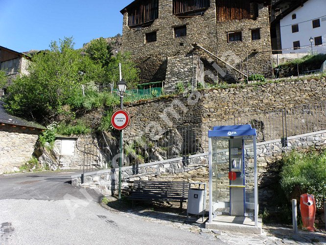 L'entr&eacute;e du village de PAL: L'acc&egrave;rs aux voitures des non-r&eacute;sidents est interdit. 